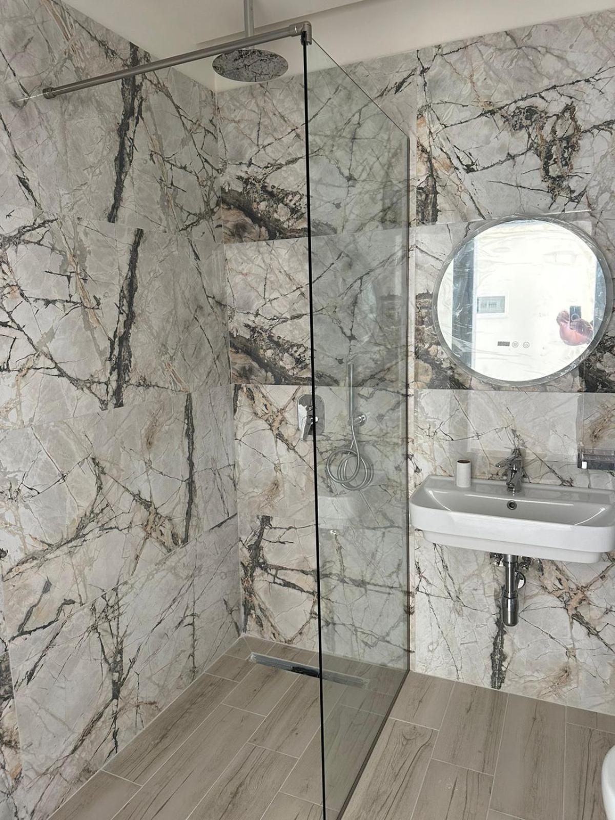 Laid Hotel Vlorë 外观 照片