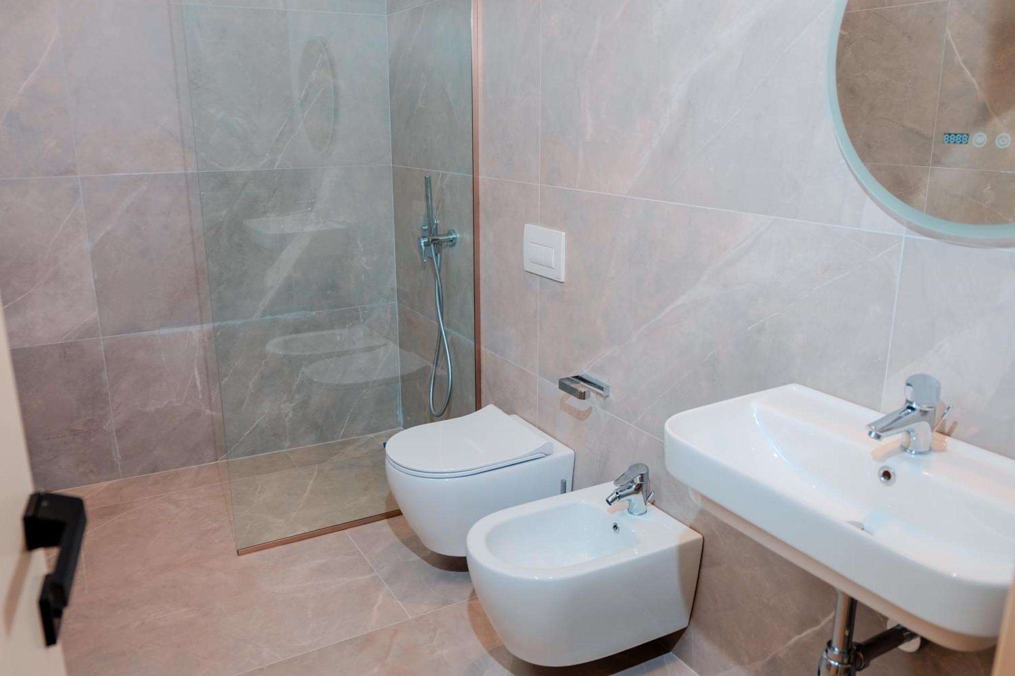 Laid Hotel Vlorë 外观 照片