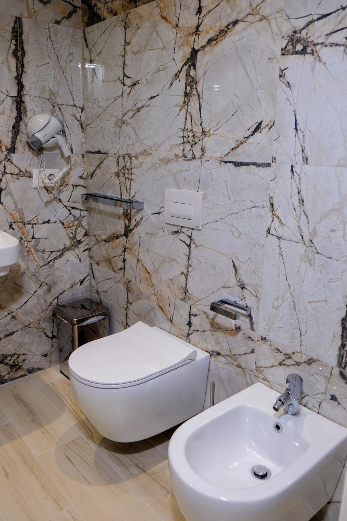 Laid Hotel Vlorë 外观 照片